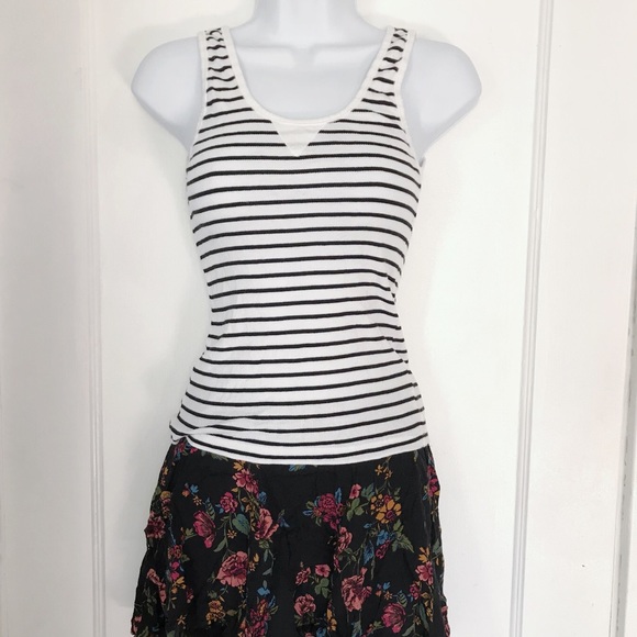 ❣️sold❣️2 bw stripped tank top - Picture 6 of 6